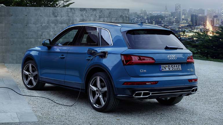 Το Audi Q5 55 TFSI e quattro καίει μόλις 2,4 λίτρα ανά 100 χιλιόμετρα